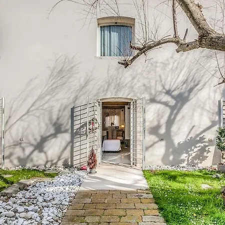 Three Floors * Venise