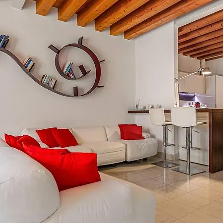 Three Floors Apartment Venice