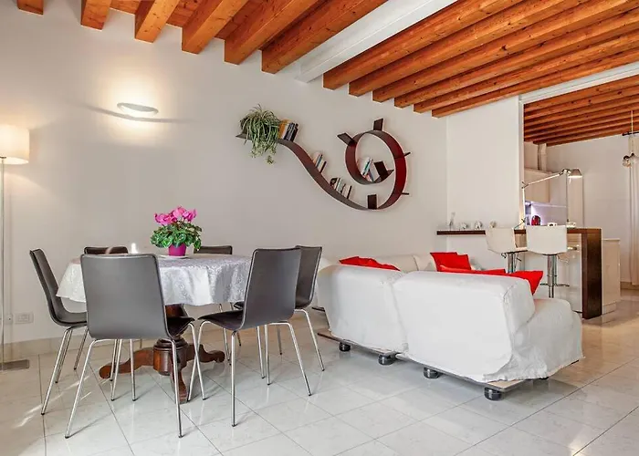 Three Floors * Venecia