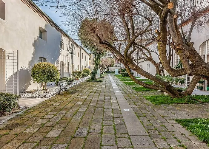 Three Floors Daire *