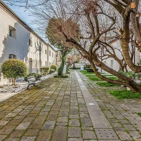 Three Floors Apartment *